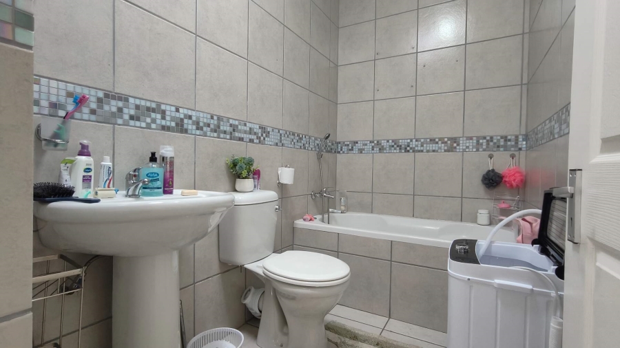 2 Bedroom Property for Sale in Island View Western Cape